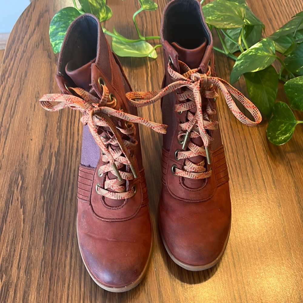 SOREL Red Wedge Joan of Arctic Boot size 7
